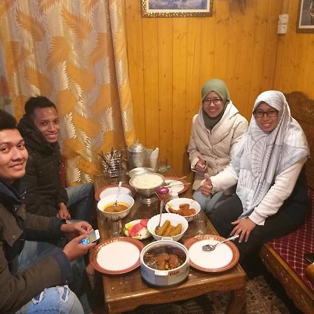 Tashkand Houseboat Srīnagar Екстериор снимка