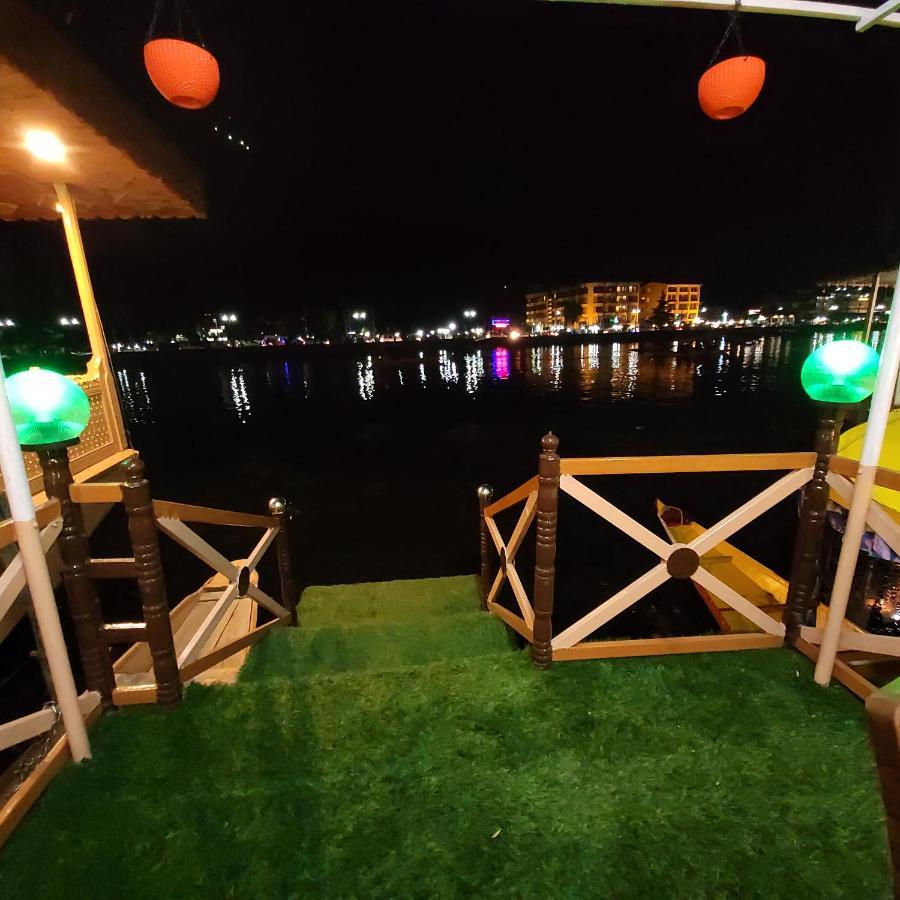 Tashkand Houseboat Srīnagar Екстериор снимка