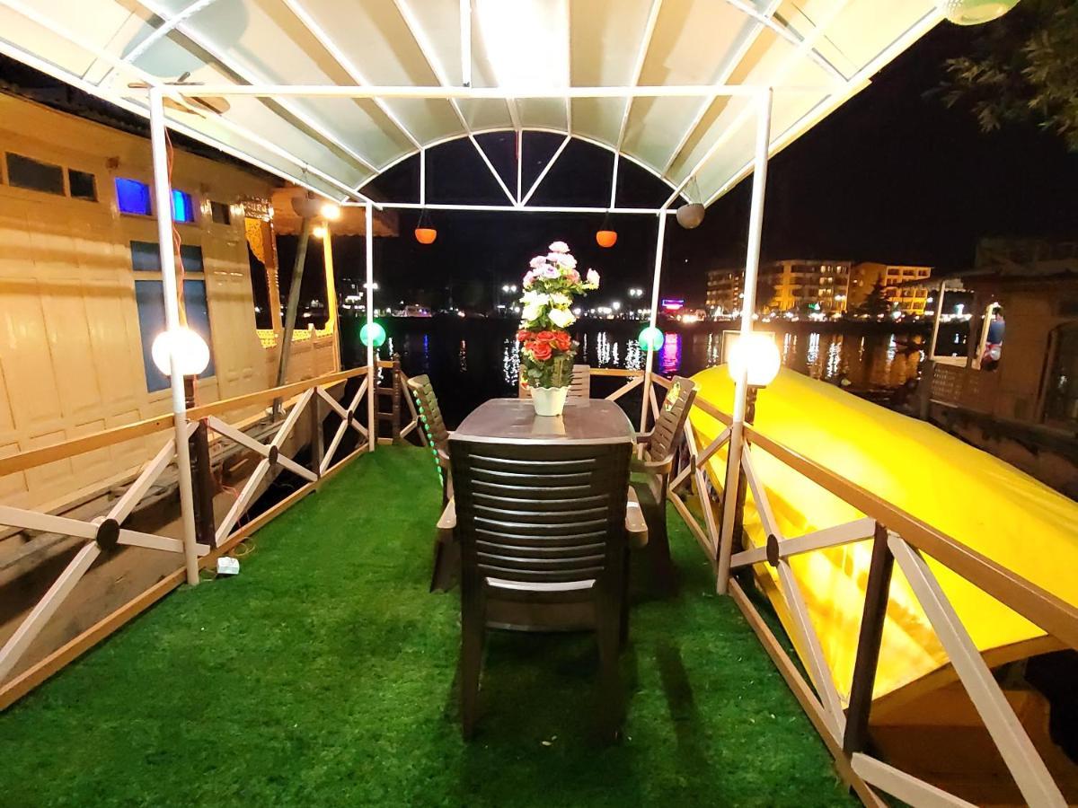 Tashkand Houseboat Srīnagar Екстериор снимка
