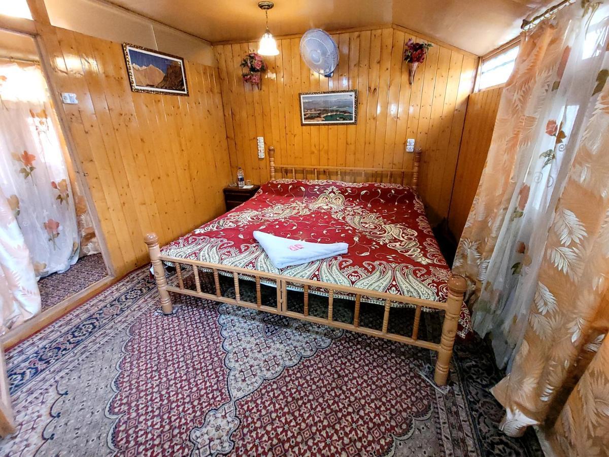 Tashkand Houseboat Srīnagar Екстериор снимка