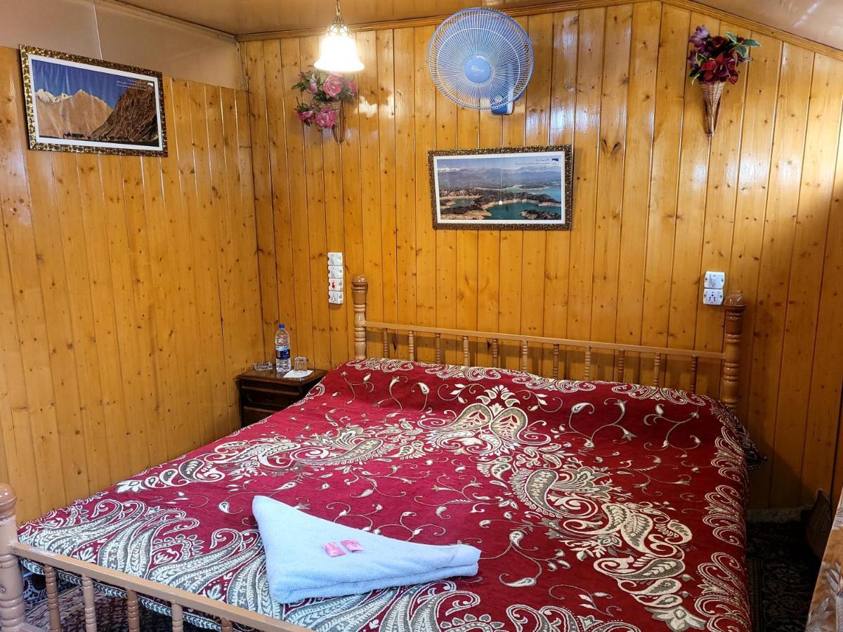 Tashkand Houseboat Srīnagar Екстериор снимка