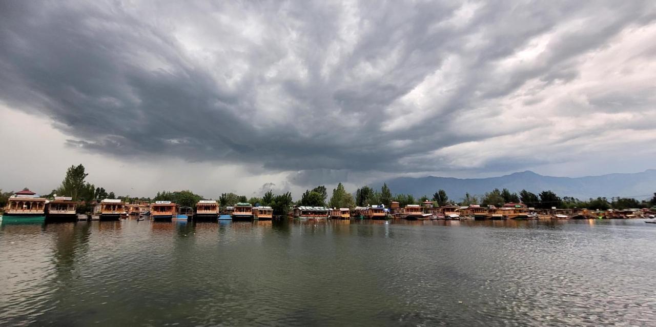 Tashkand Houseboat Srīnagar Екстериор снимка