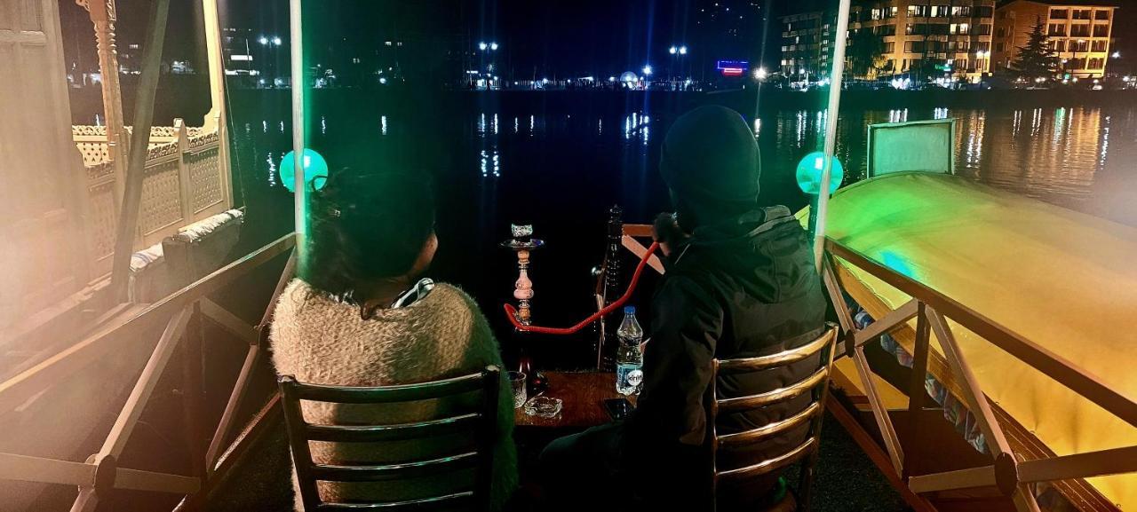 Tashkand Houseboat Srīnagar Екстериор снимка