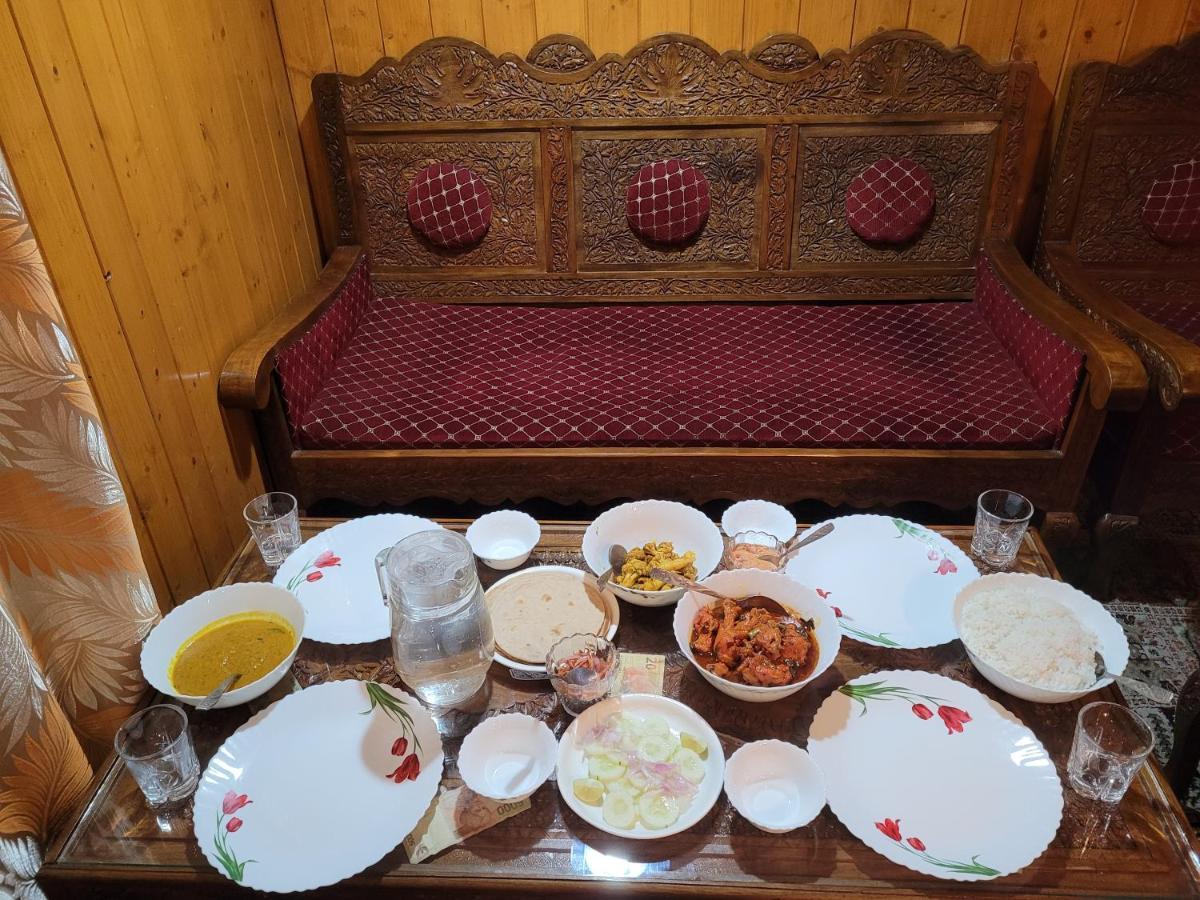 Tashkand Houseboat Srīnagar Екстериор снимка