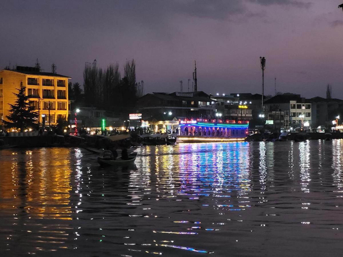 Tashkand Houseboat Srīnagar Екстериор снимка