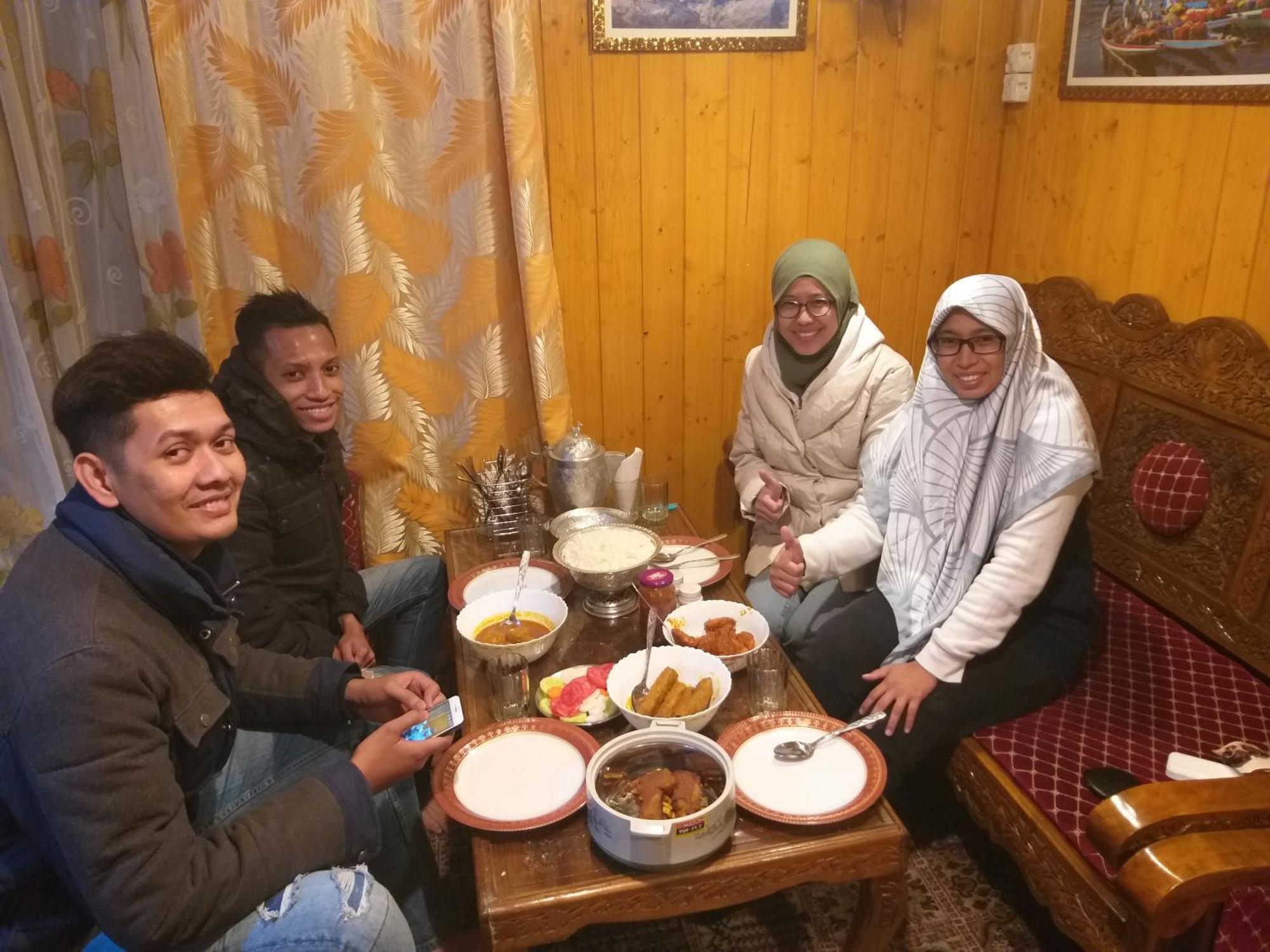 Tashkand Houseboat Srīnagar Екстериор снимка