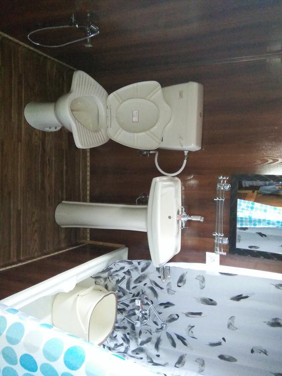 Tashkand Houseboat Srīnagar Екстериор снимка