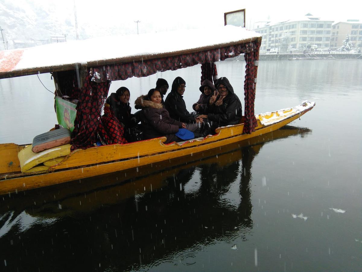 Tashkand Houseboat Srīnagar Екстериор снимка