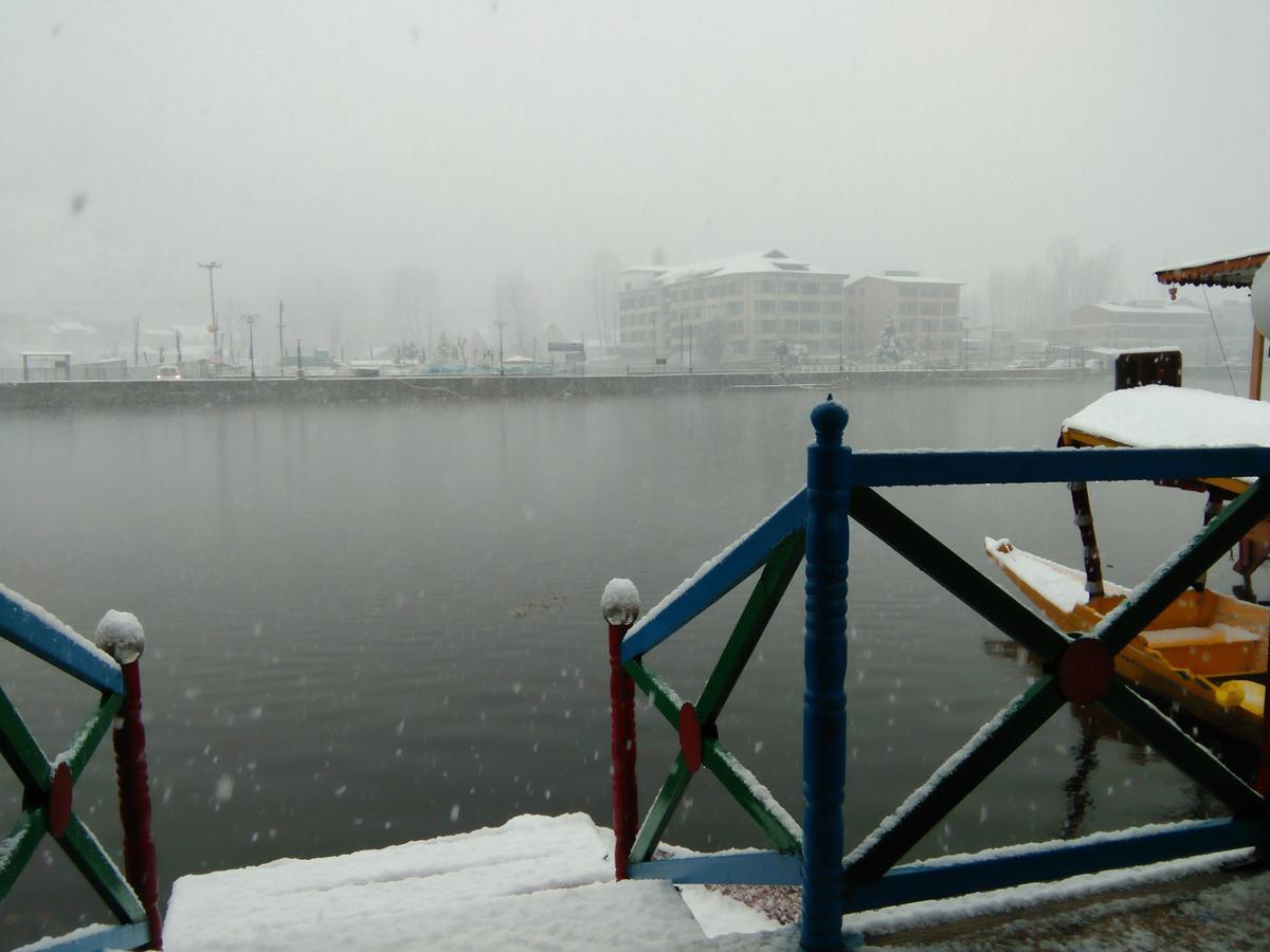 Tashkand Houseboat Srīnagar Екстериор снимка